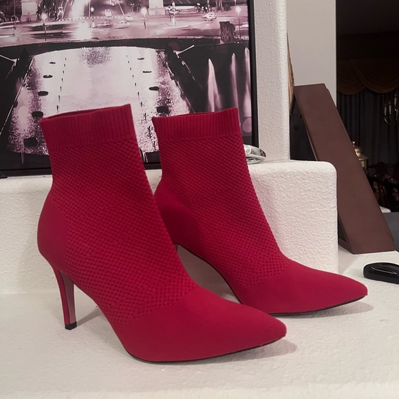 Red high heel boots by Mia. - Picture 3 of 6
